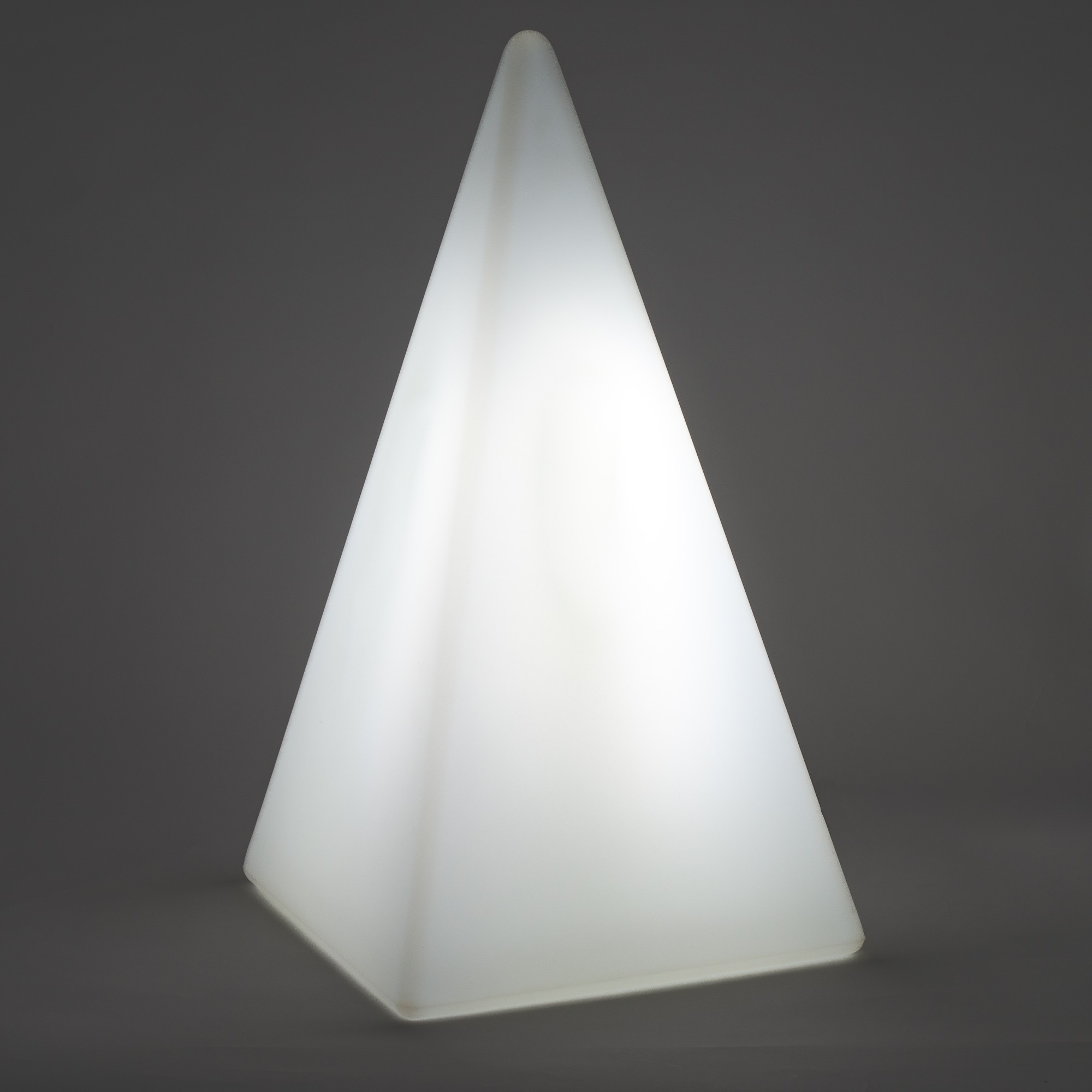 70424 Standleuchte Pyramide der Firma EPSTEIN Design Leuchten