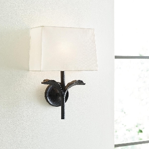 Wandleuchten & Wandlampen von Elstead Georgia 1 Light Wandleuchte - Gealtertes Eisen und weißer Baumwollschirm FE-GEORGIA1