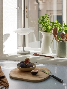 Solar- und Akkuleuchten für Balkon und Terrasse von Halo Design Tischleuchte Baroni portable 800896