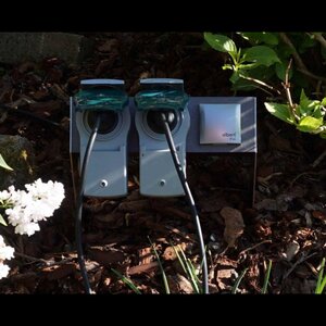 Albert Leuchten Steckdosensäulen & Stromversorgung für den Garten und die Terrasse von Albert Leuchten Steckdosenspieß Strombalken 3-fach 624403