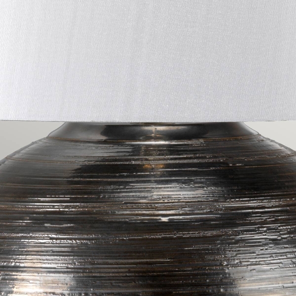 Caesar 1 Light Lámpara de mesa - Plata con pantalla plateada der Firma Elstead