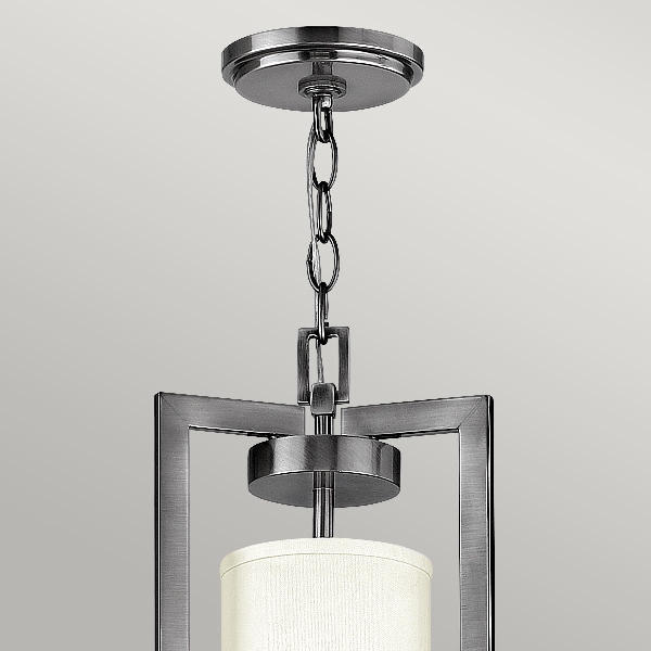 Hampton 4-Licht-Kronleuchter - Nickel antik, elfenbeinfarbene Schirme der Firma Elstead