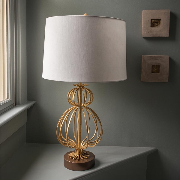 Lafitte Tischleuchte - Gold mit cremefarbenem Lampenschirm der Firma Elstead