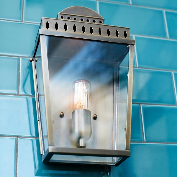 Mansion House 1 Light Wall Lantern - Polished Nickel der Firma Elstead