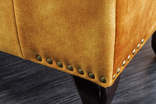 Fußhocker CHESTERFIELD Antiklook Samt senfgelb der Firma Casa Élite