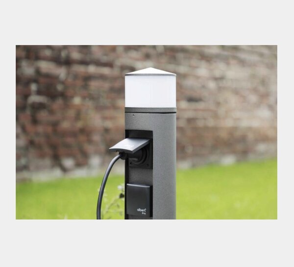 Steckdosensäule mit Licht der Firma Albert Leuchten