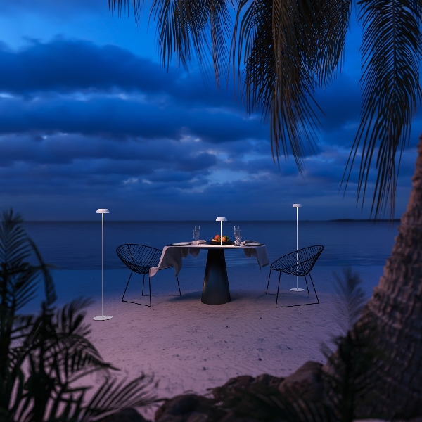 Akku-Stehleuchte Float der Firma AXO Light