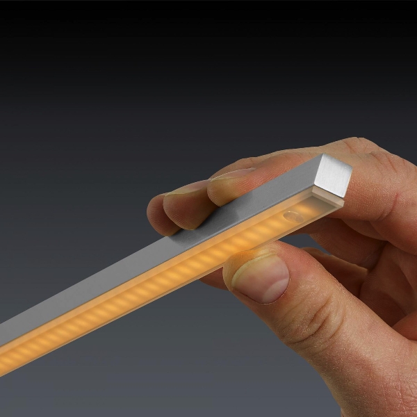 LED-Hängeleuchte Slim der Firma BANKAMP Leuchtenmanufaktur