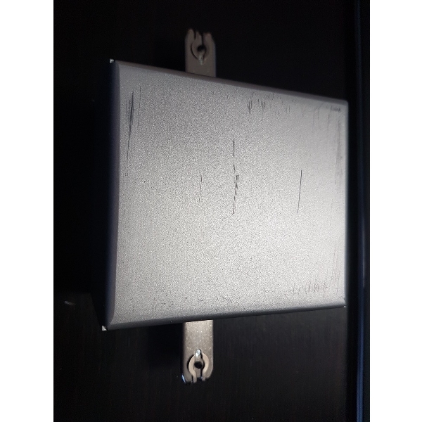 VOLTINO Mitteleinspeiser / zerkratzt gem. Fotos der Firma BANKAMP Leuchtenmanufaktur